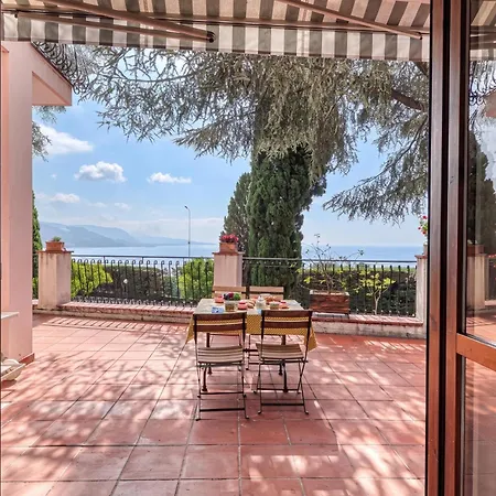 Hanbury Pool And Sea - Happy Ventimiglia