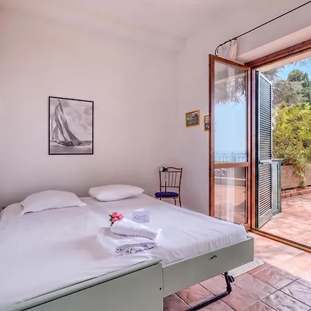 Hanbury Pool And Sea - Happy Ventimiglia