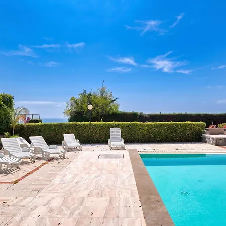 Hanbury Pool And Sea - Happy Ventimiglia